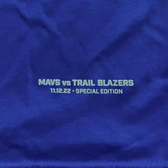 Dallas Mavericks Welcome to the Retroplrex Limited Edition T-Shirt - Picture 9 of 10